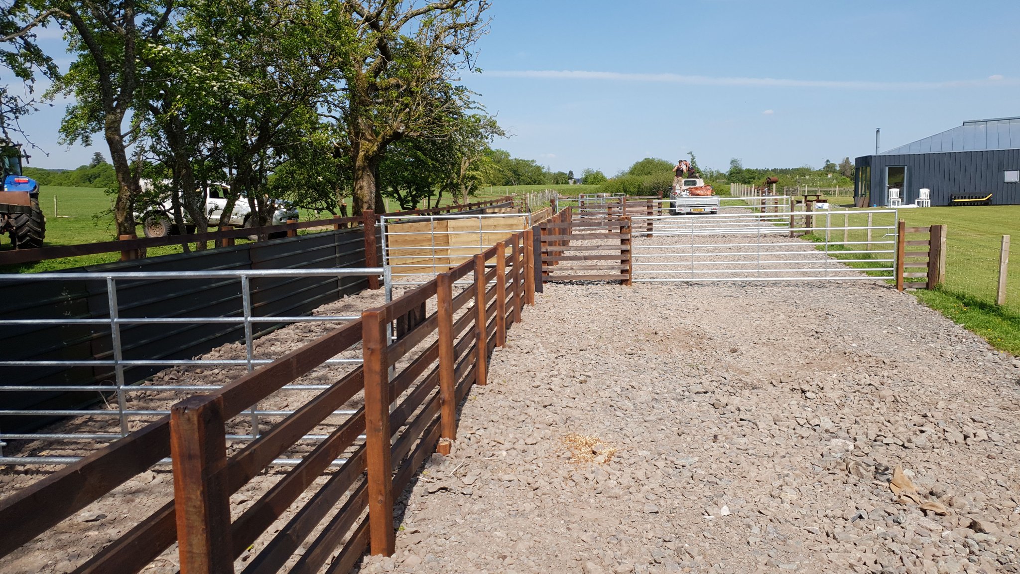 Malcolm Contracts – Fencing Landscaping Fabrication